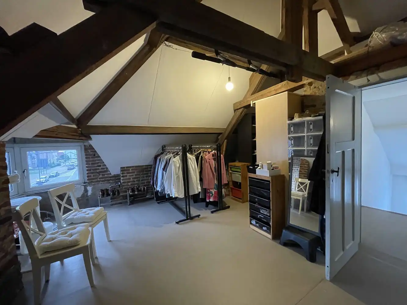 Unieke gerenoveerde woning met 5 slaapkamers en bureau foto 28