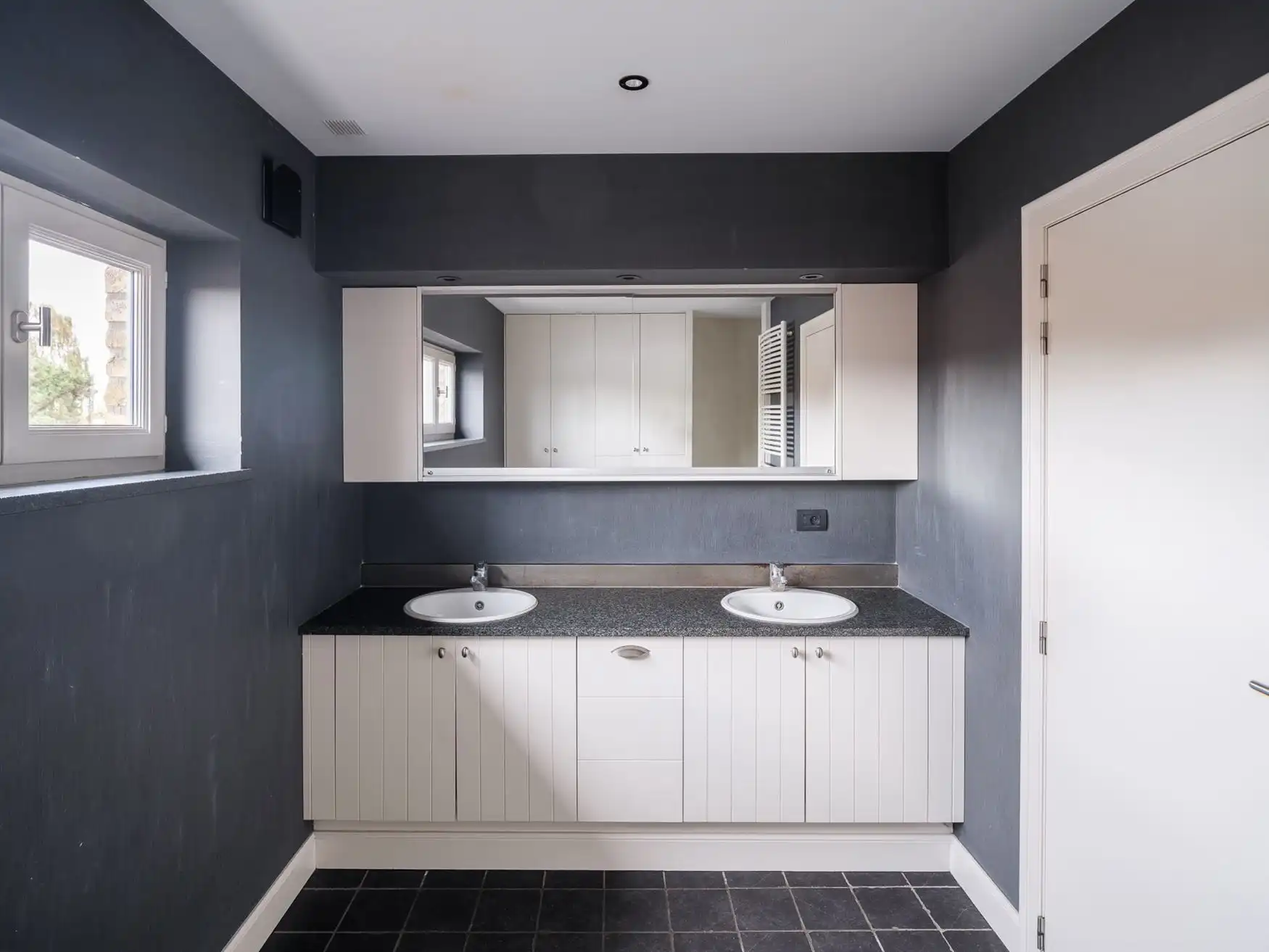 Loftgevoel achter een klassieke gevel; woning met verrassend interieur in centrum Zelzate. foto 14