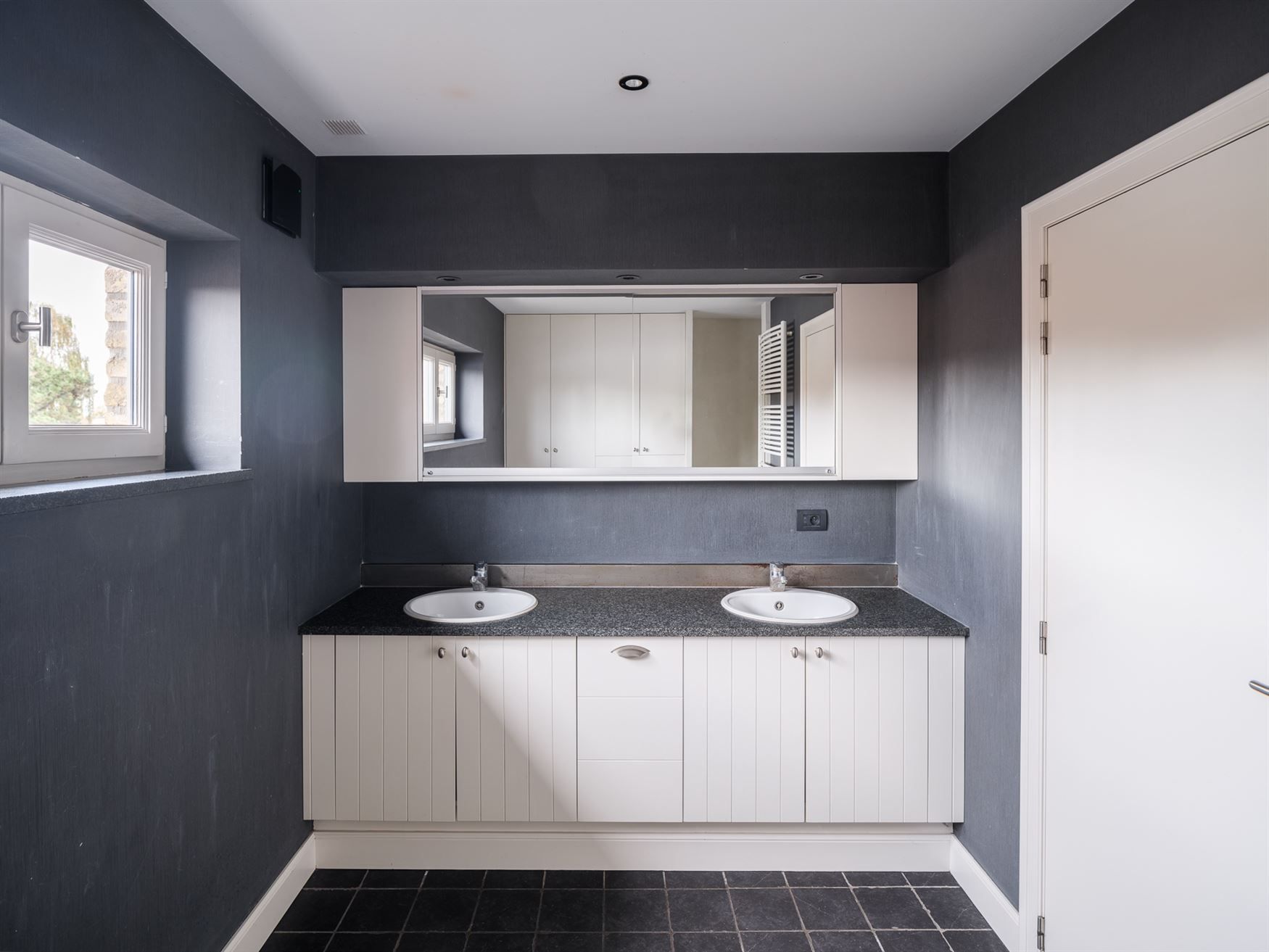 Loftgevoel achter een klassieke gevel; woning met verrassend interieur in centrum Zelzate. foto 14