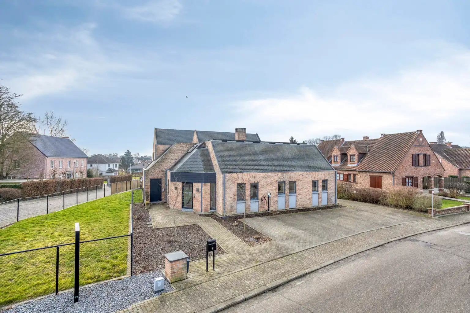 MULTIFUNCIONELE woning met mogelijkheden voor een praktijk foto {{pictureIndex}}