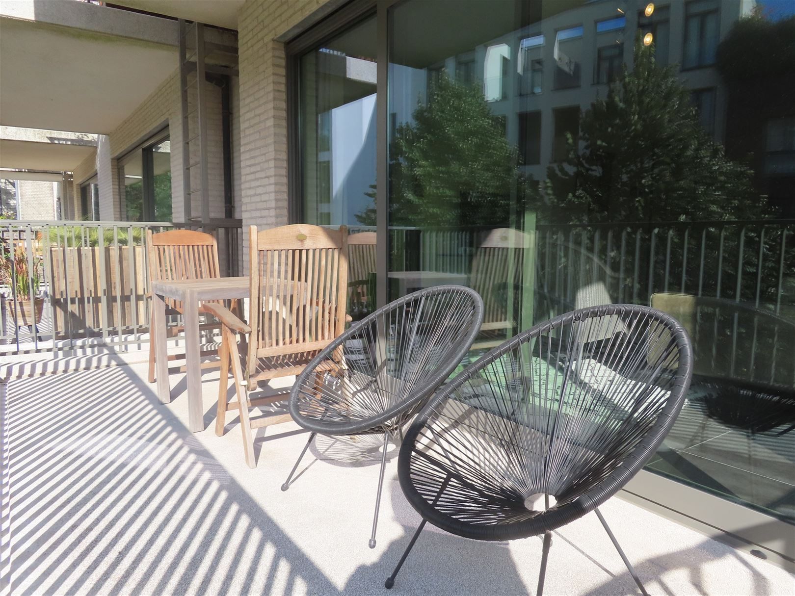 Gemeubeld 2slaapkamerappartement met terras én parking foto 5