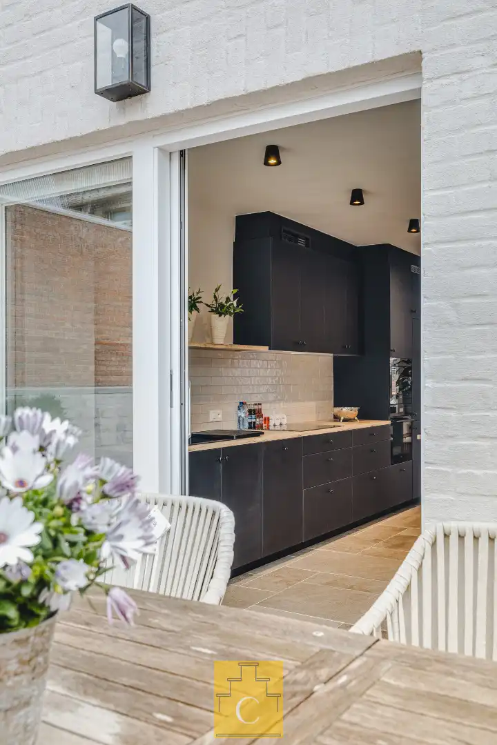 perfect gelegen pas gerenoveerde stadswoning - 340 m2 vloeroppervlakte - met garage, tuin en extra terras op het verdiep foto 23