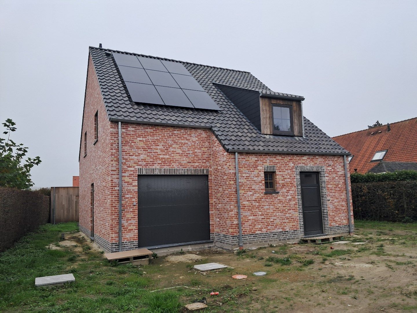 Hedendaagse villa, kwaliteitsvol en energiezuinig afgewerkt foto {{pictureIndex}}