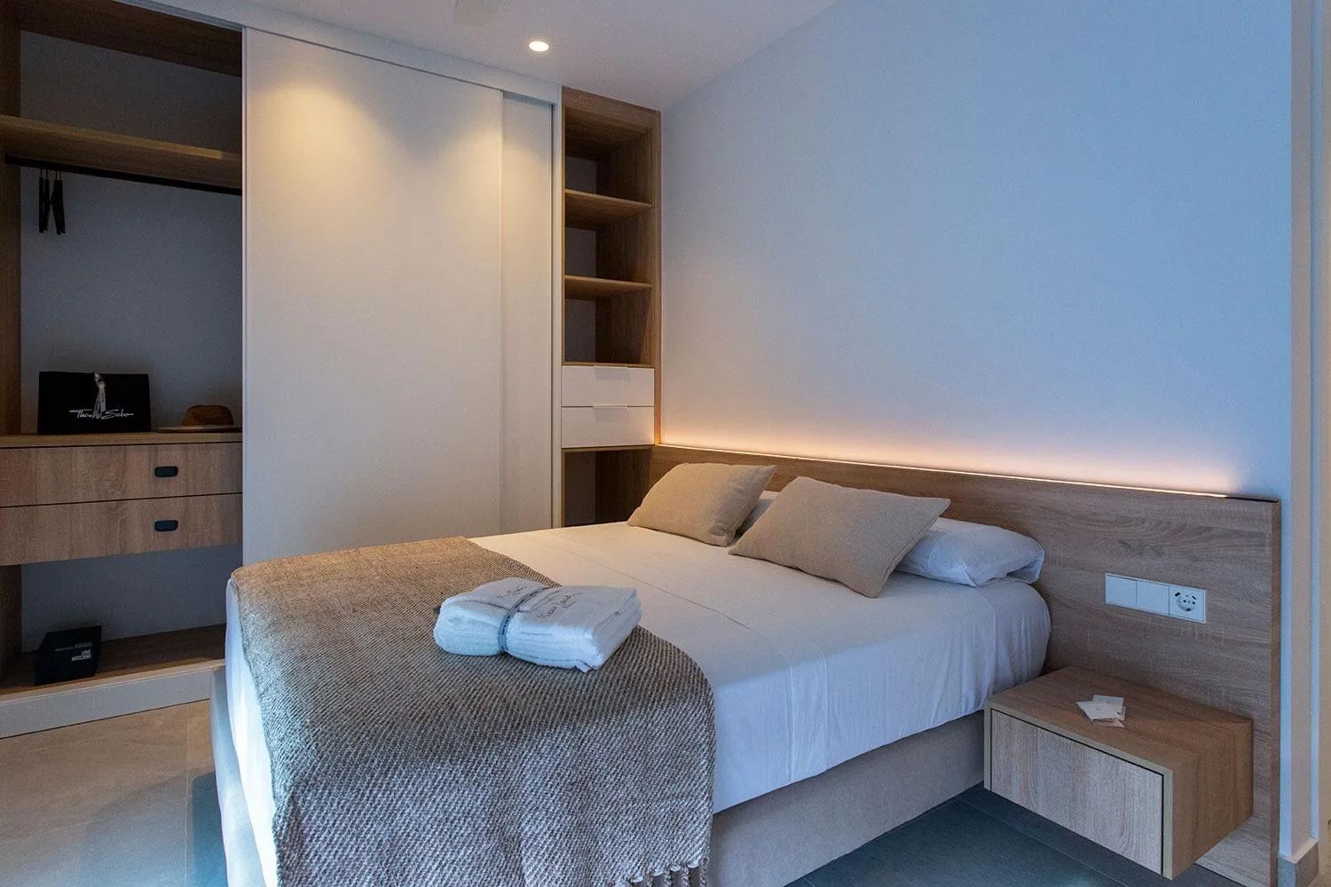Strak design en strandleven gecombineerd: instapklare luxe woning in hartje Torre de la Horadada foto 29