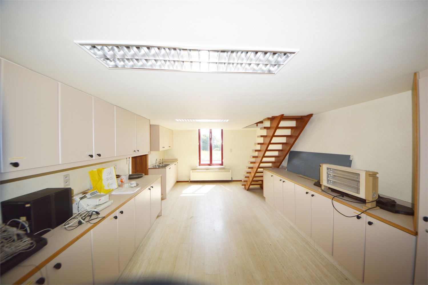 Uniek commercieel gebouw te huur in hartje Herzele – voormalig brouwerijpand met karakter en ruimte foto 7