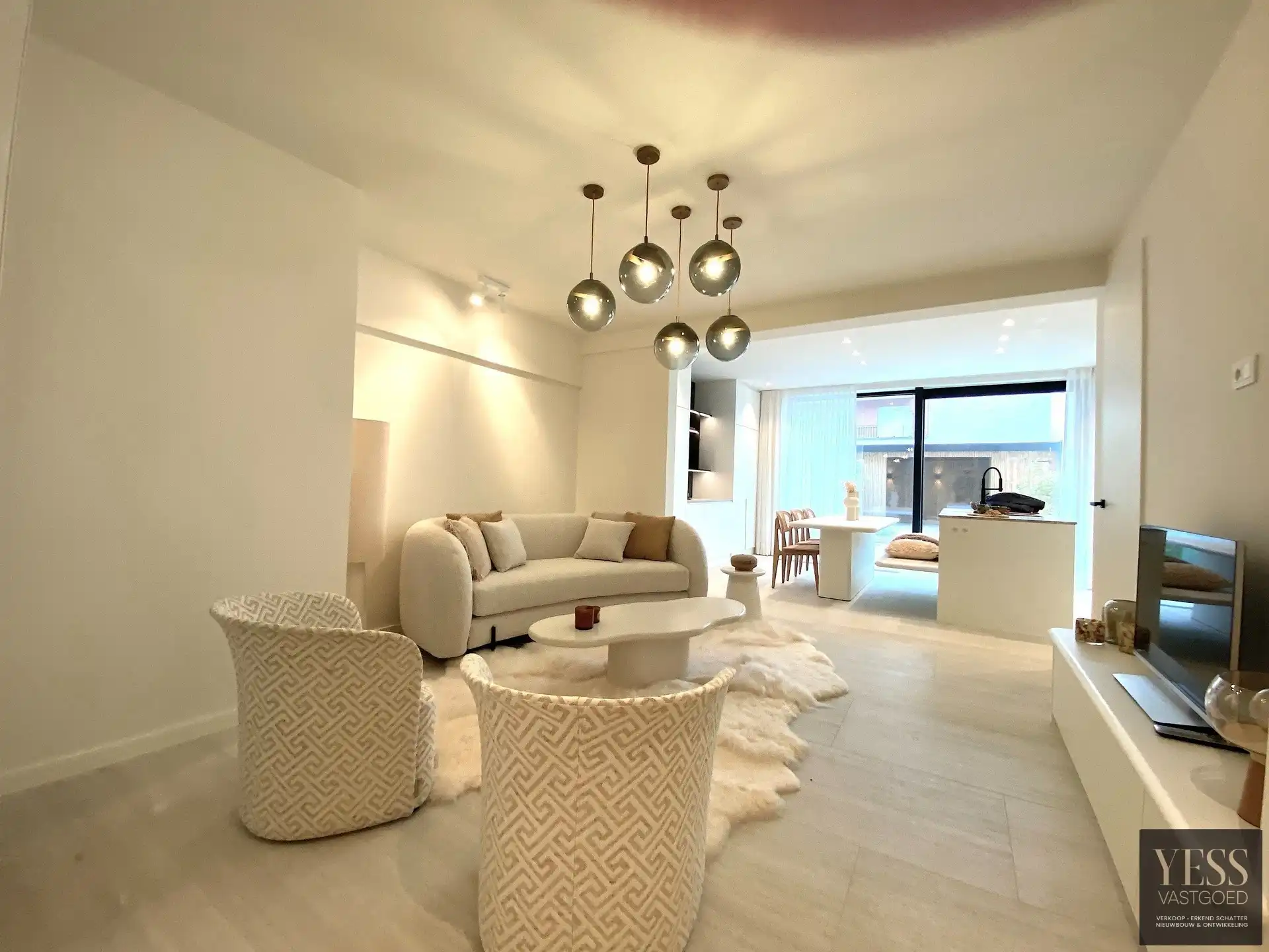 Exclusief gerenoveerd gelijkvloers appartement in Knokke! foto 4