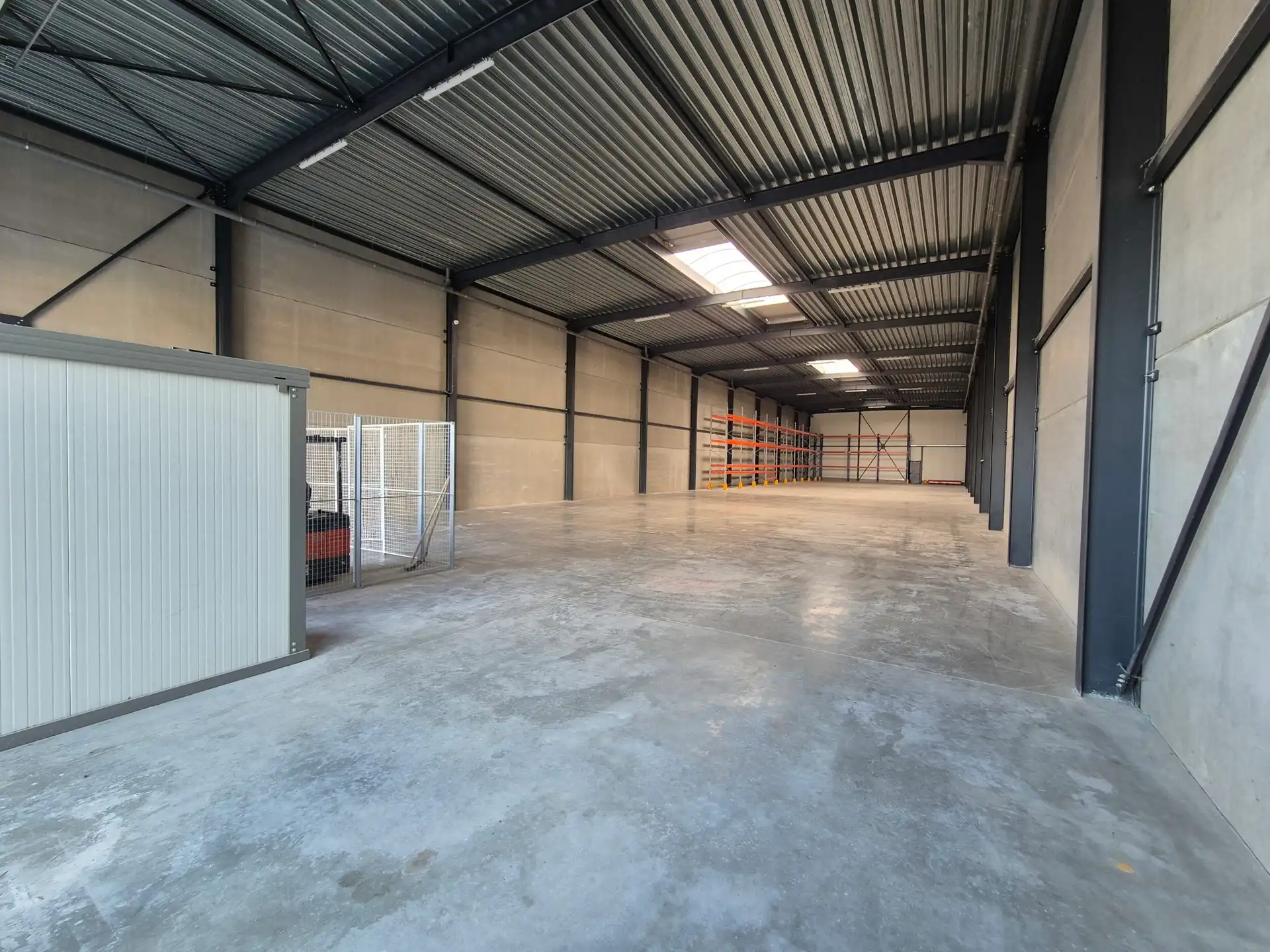 TE HUUR: bedrijfsgebouw van 916m² te Bilzen foto 3