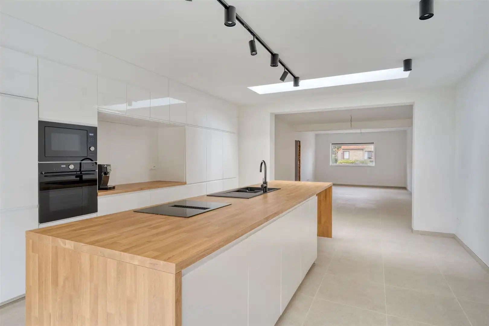 TE KOOP: Volledig gerenoveerde en instapklare woning met 3 slaapkamers te Koersel! foto 9