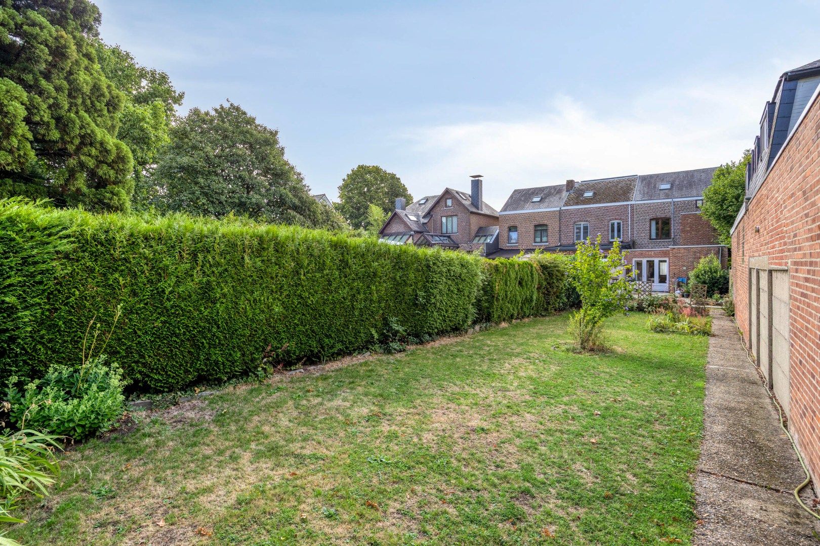 Charmante rijwoning met terras en diepe tuin aan centrum Tongeren foto 28