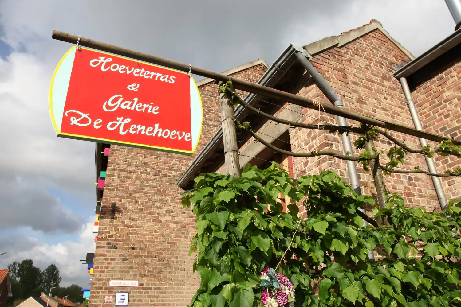 Hoofdfoto van de publicatie: Unieke B&B in voormalige hoeve te Heks (Heers) – wonen, ondernemen en genieten in het groen