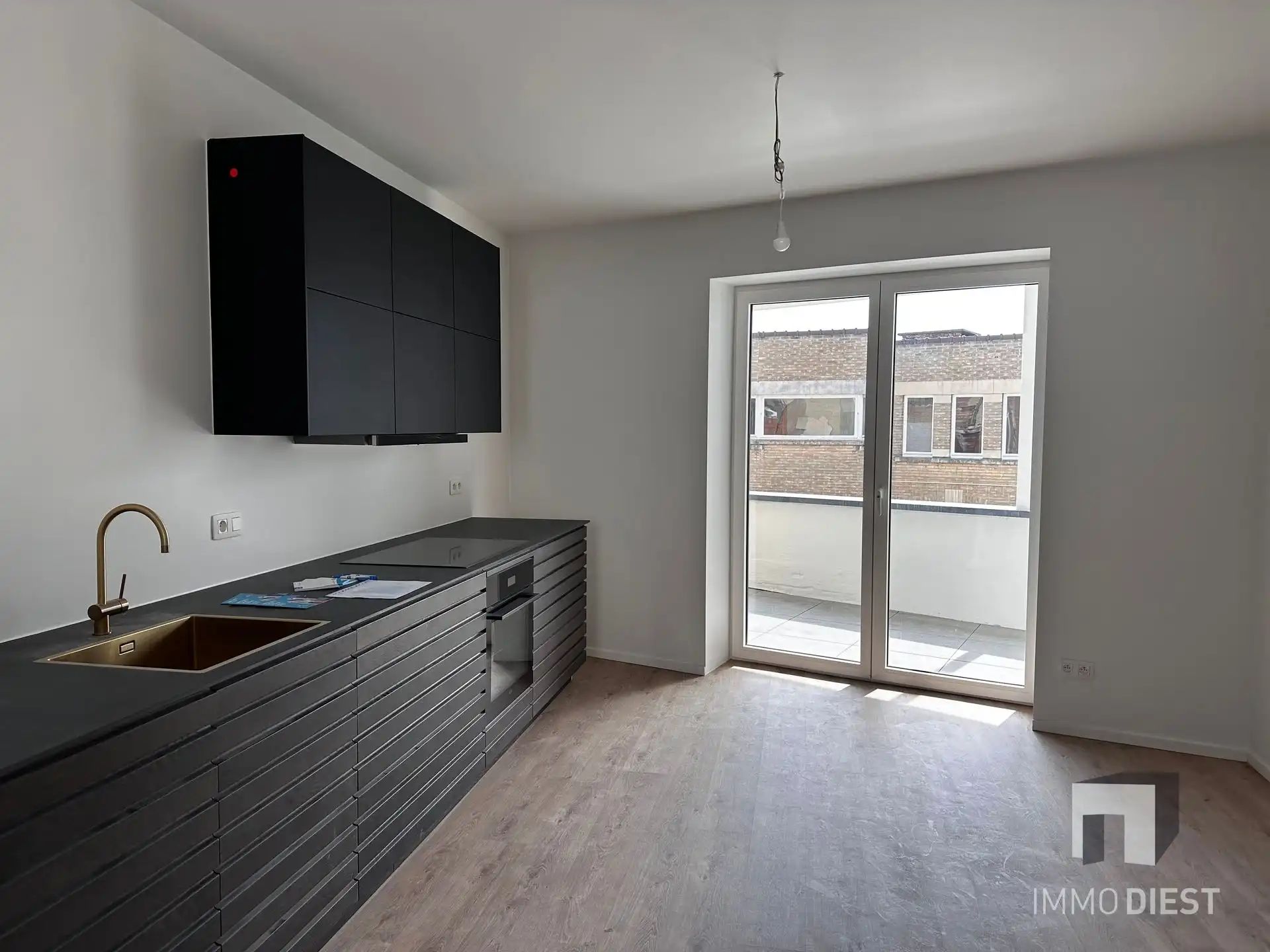 Knap appartement met terras en 2 slpks - centrum Diest - veel lichtinval foto 3