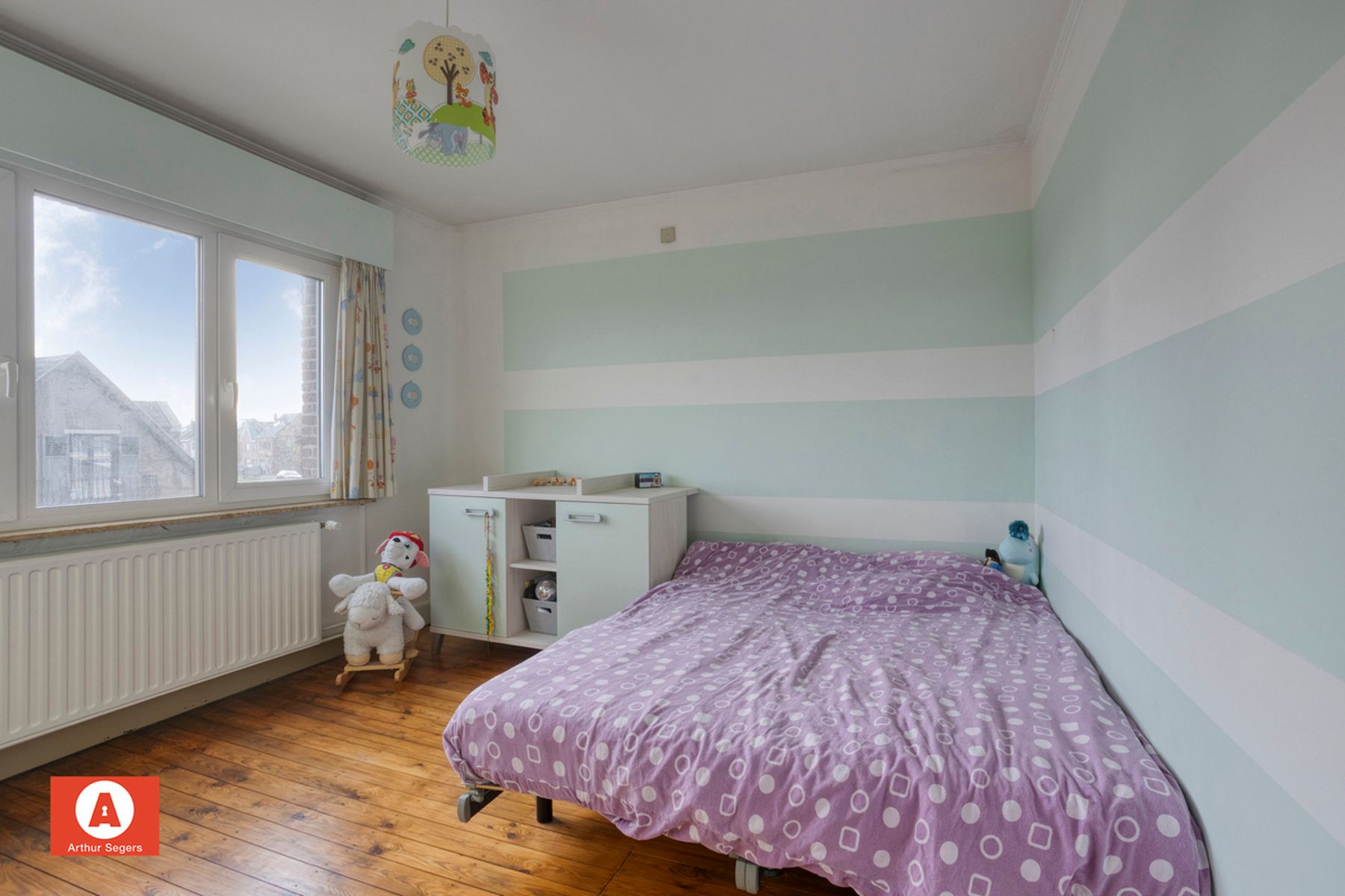 Karaktervolle open bebouwing met 5 slaapkamers en bureau foto 14