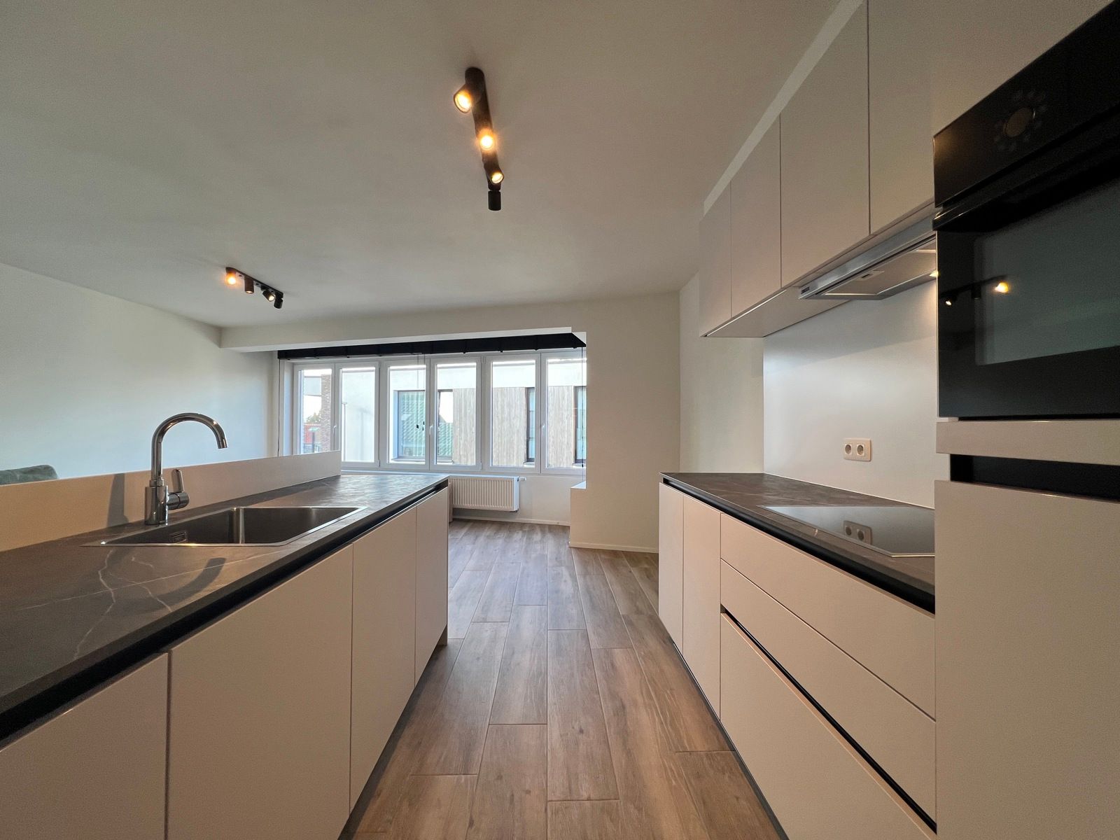 INSTAPKLAAR TWEESLAAPKAMER-APPARTEMENT TE HUUR - LIEDEKERKE! foto 2