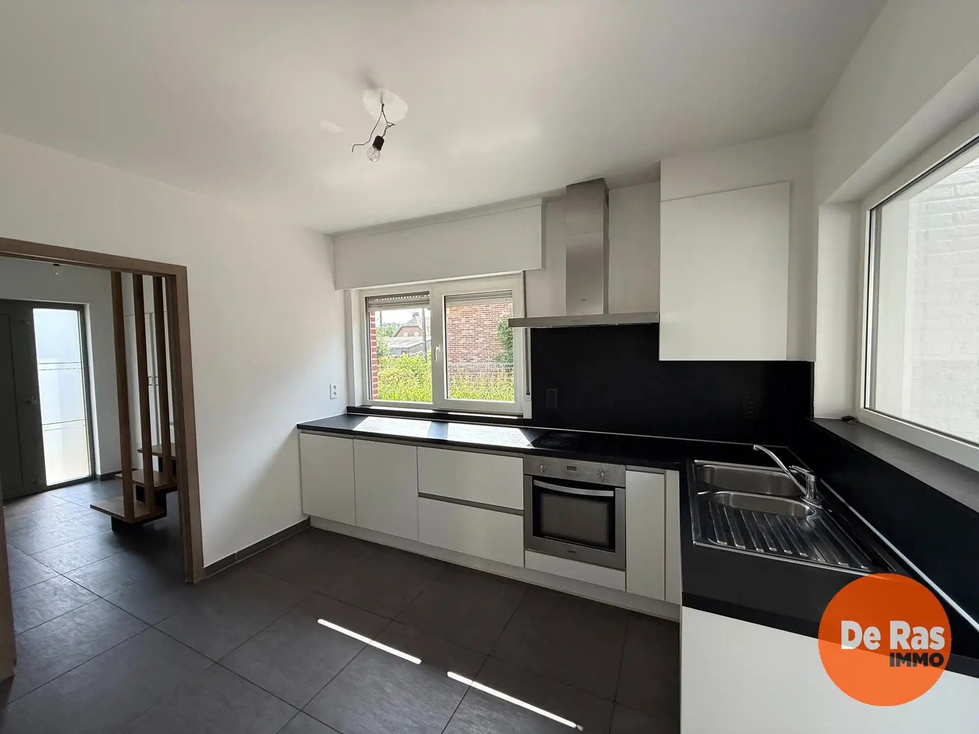 WICHELEN - Ruime woning met multifunctionele loods. foto 6