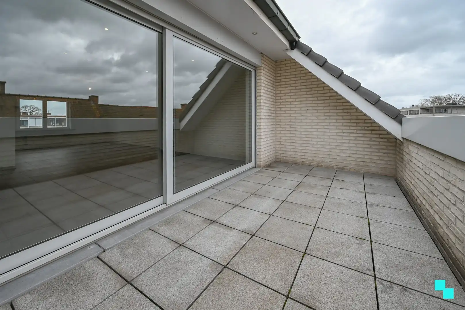 Ruim tweeslaapkamerappartement in het centrum van Izegem foto 6