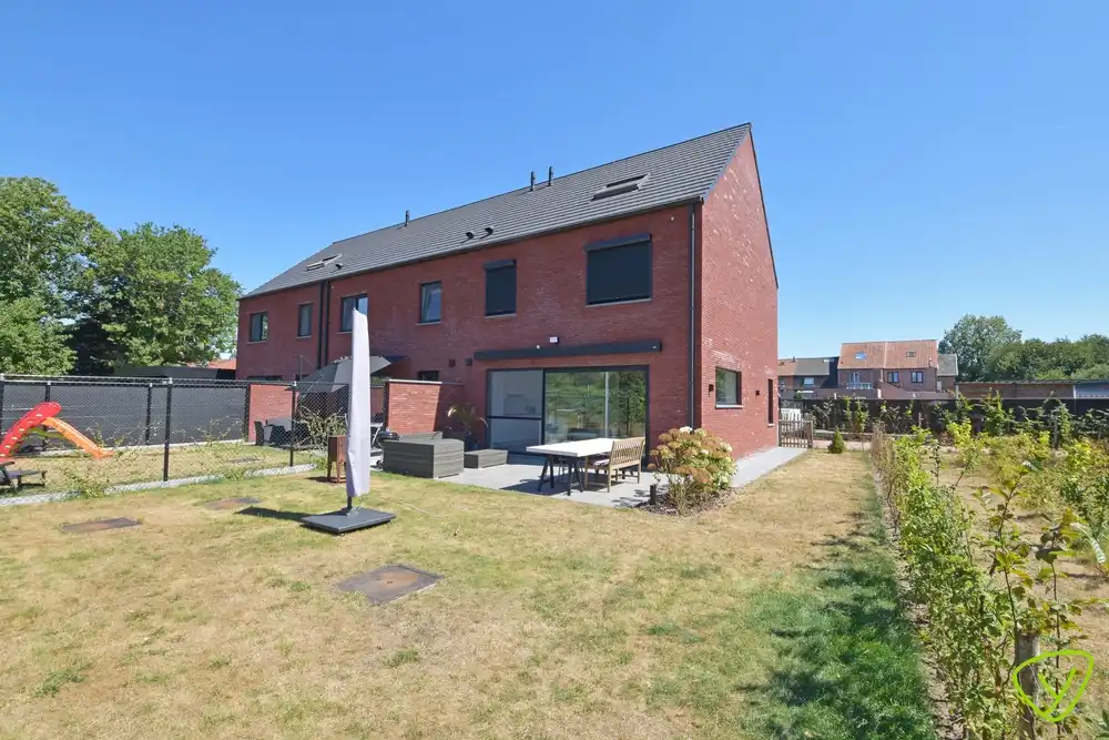 Prachtig afgewerkte woning te huur op een rustige locatie net buiten het centrum van Eeklo foto 18