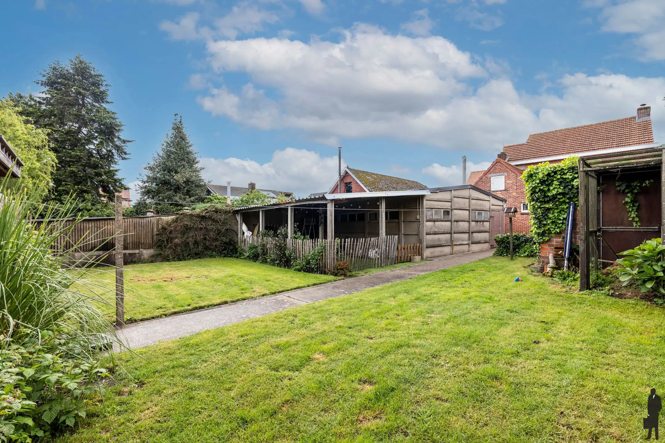 Gelegen te Minderhout, vinden we deze vrijstaande woning met 3 slpk. op ca. 561m². foto 20