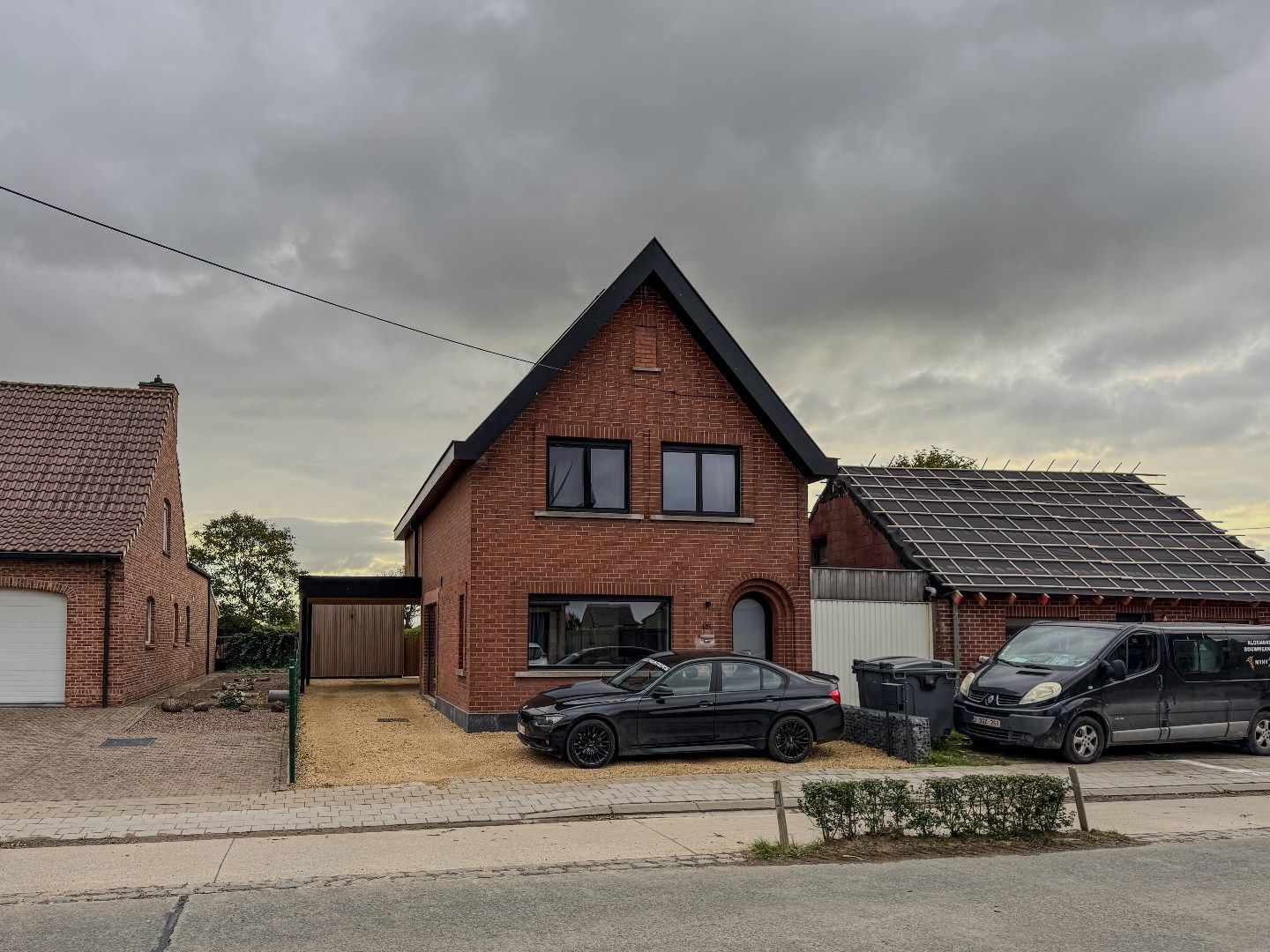 Volledig gerenoveerde woning met 3 slaapkamers, carport en tuin. foto 19