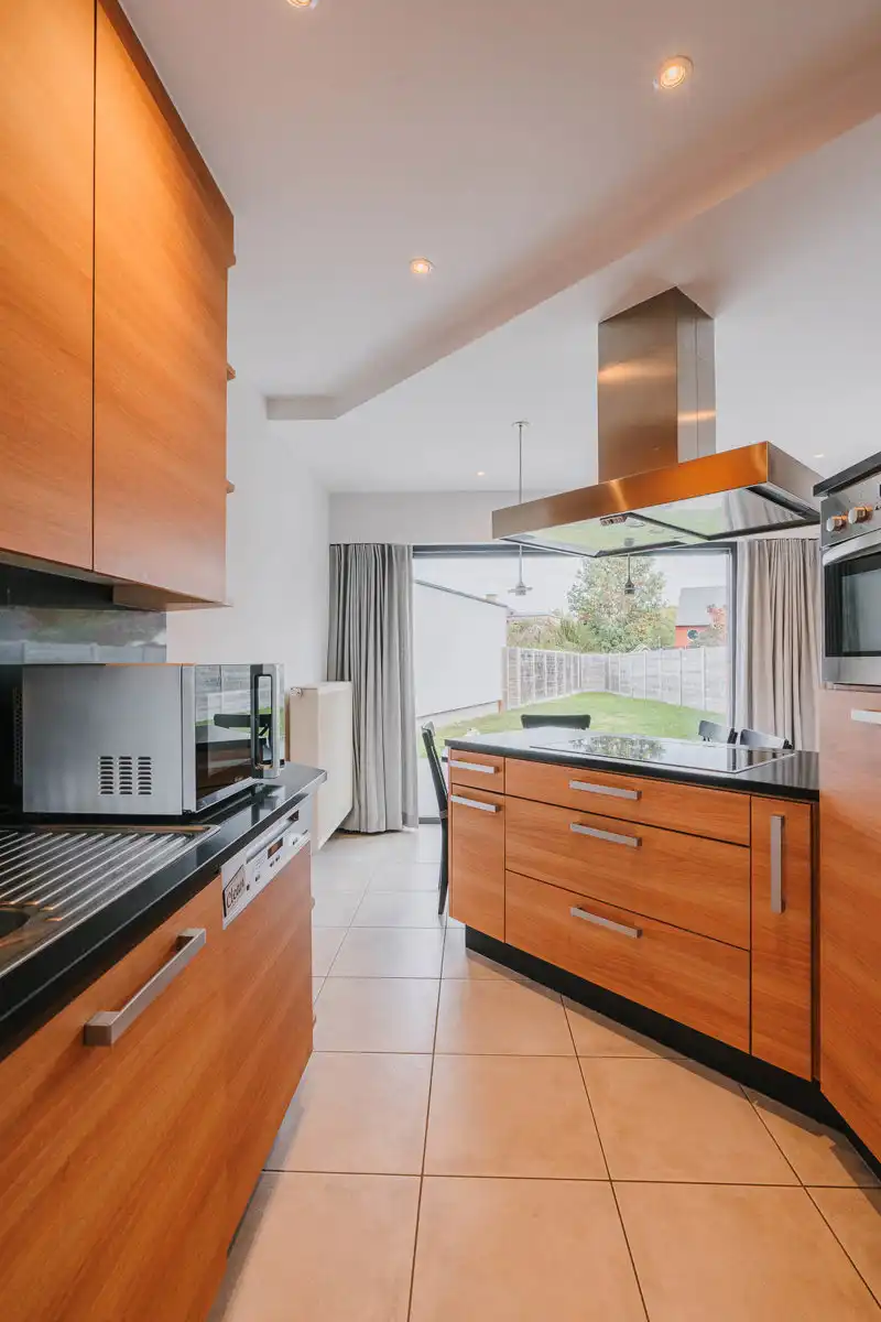 Ruime gezinswoning met 4 slaapkamers en bureau op toplocatie foto 10