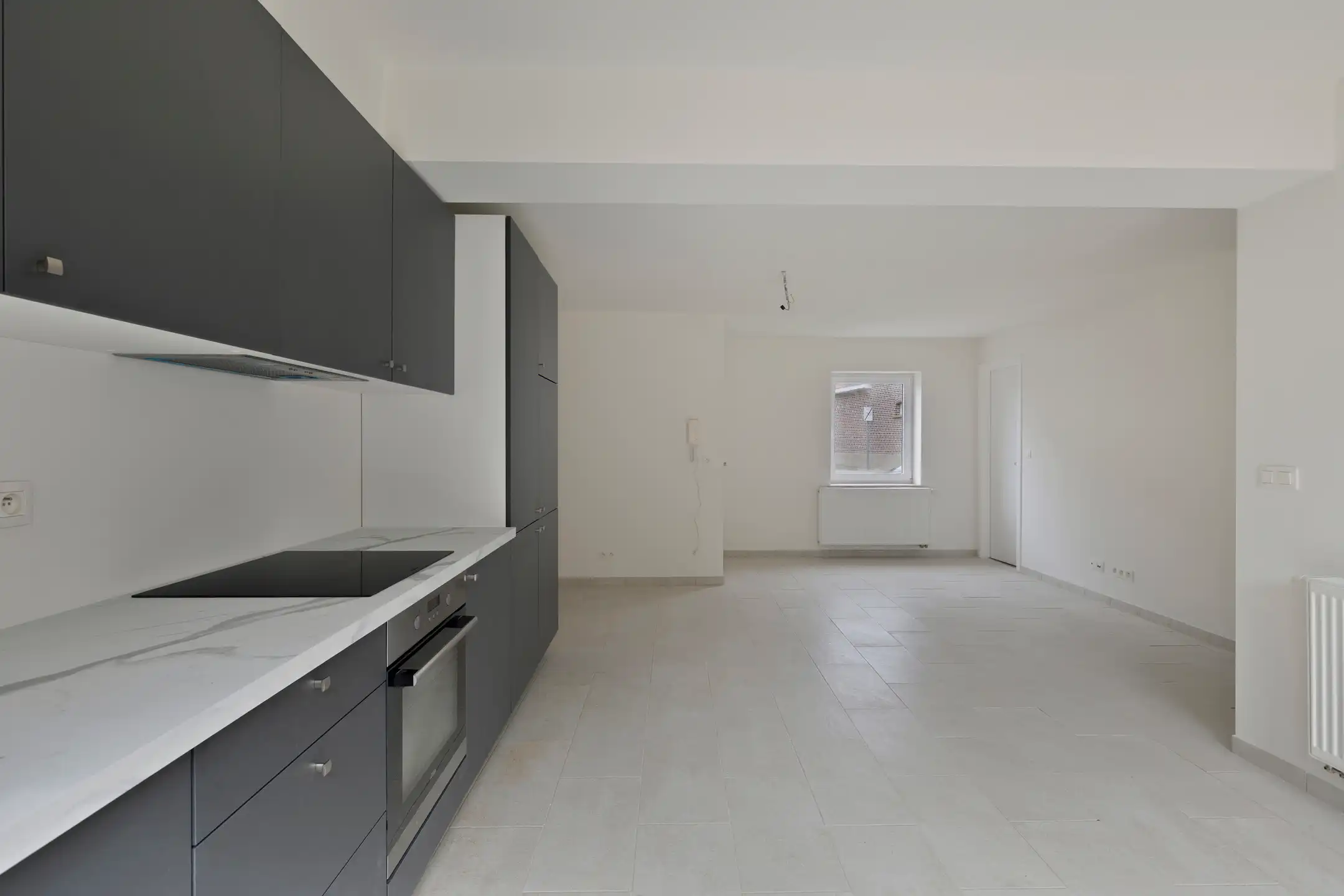 Volledig gerenoveerd gelijkvloers appartement met terras foto 6