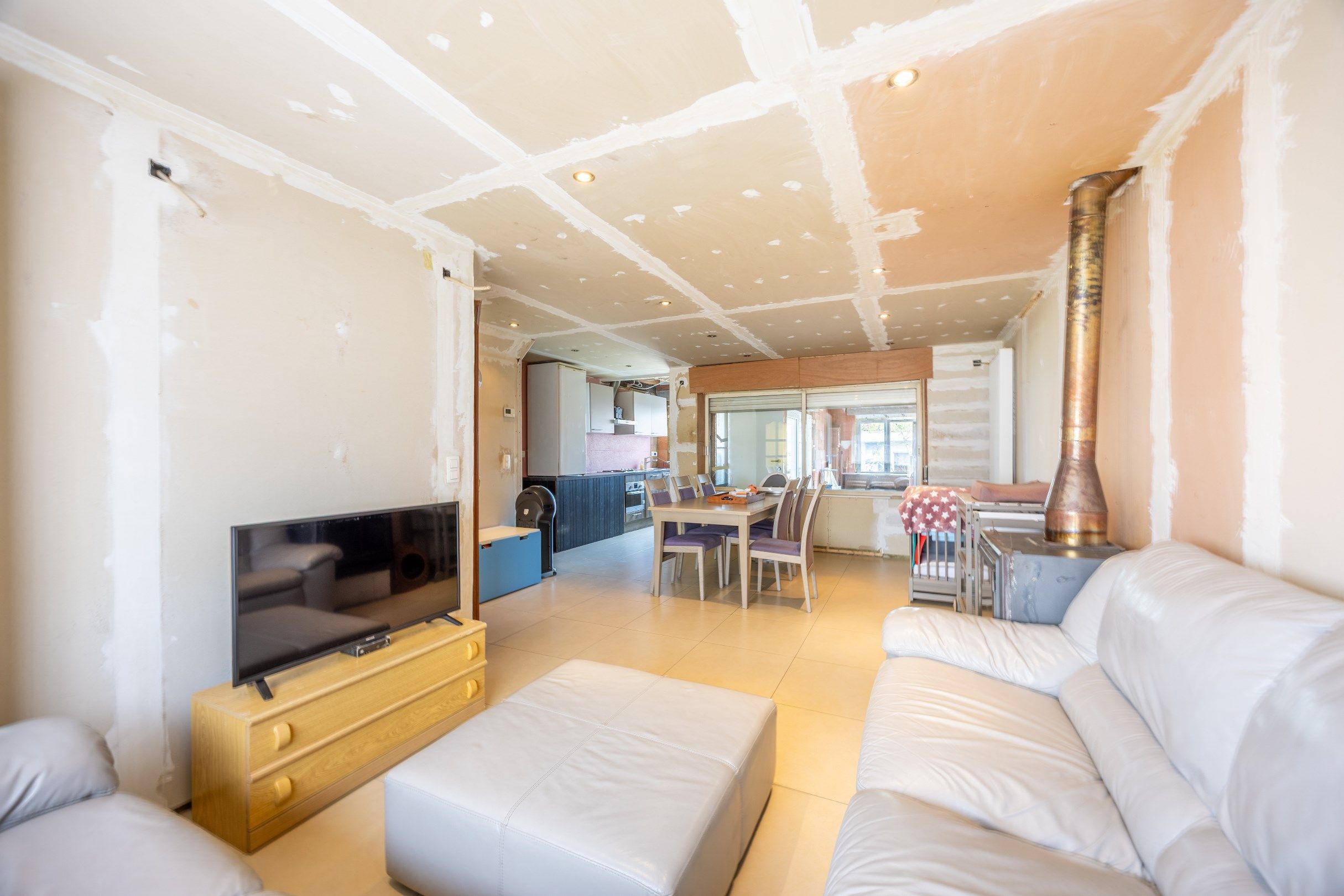Verder te renoveren halfopen woning met uitweg.  foto 3