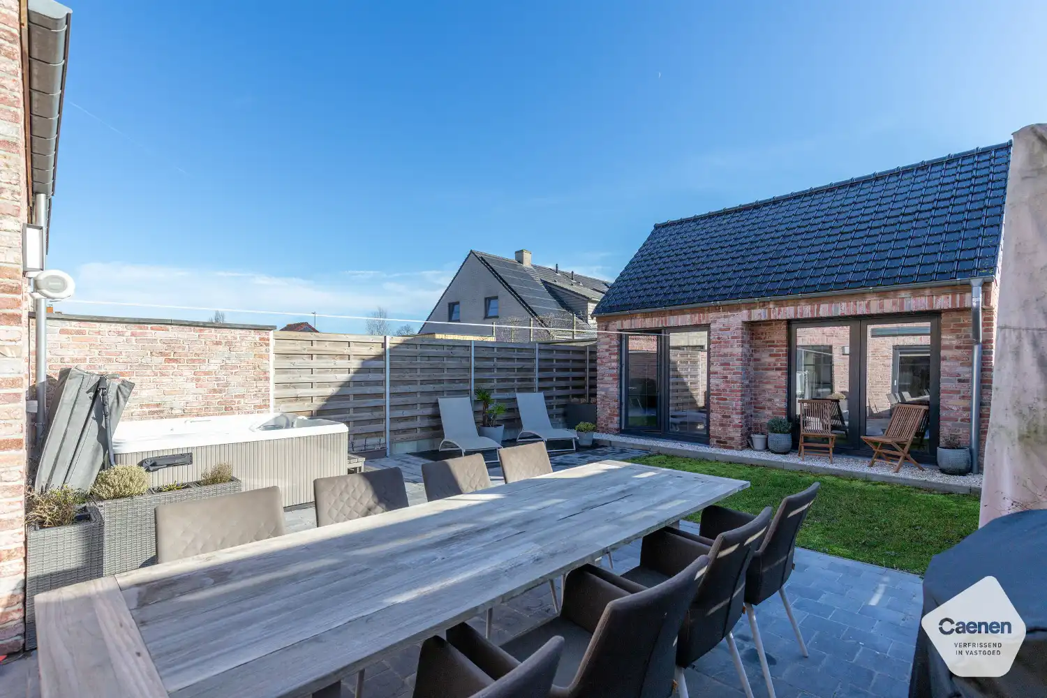 Recente en energiezuinige woning (2013) met 3 slaapkamers, inpandige garage en een uniek bijgebouw! foto 17