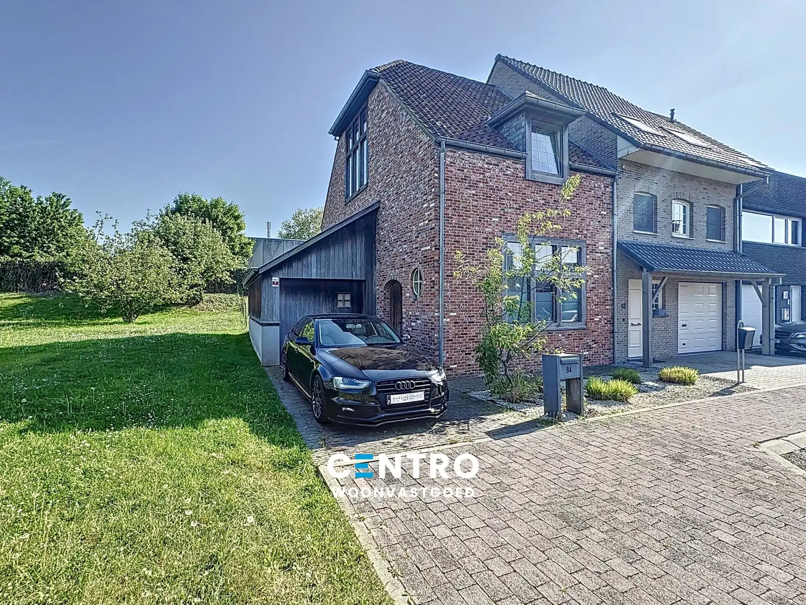 Leuke woning met alle COMFORT met 3 slpks, garage en ZUIDger. tuin! foto {{pictureIndex}}