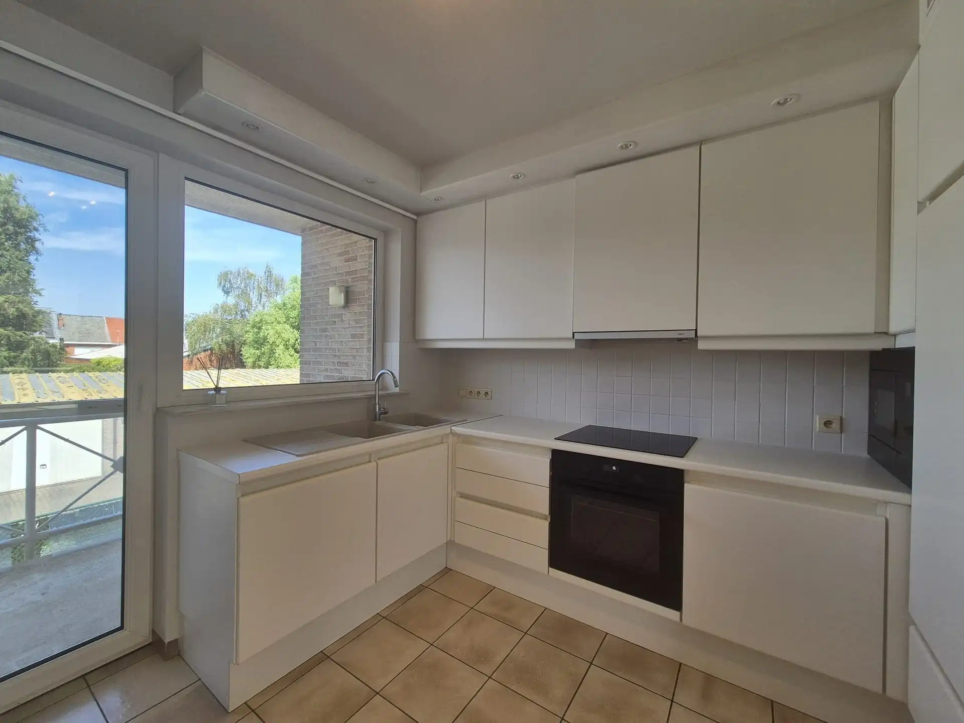 Ruim appartement met 2 slaapkamers, groot terras en garage foto 10