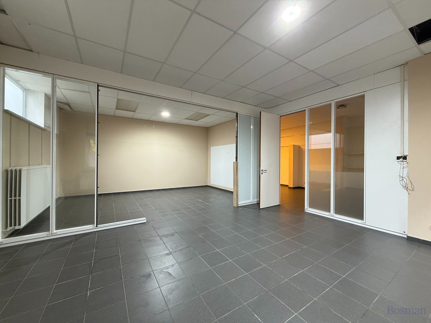 Bedrijfshal met bureauruimte (360m²) te huur in Tessenderlo foto 4