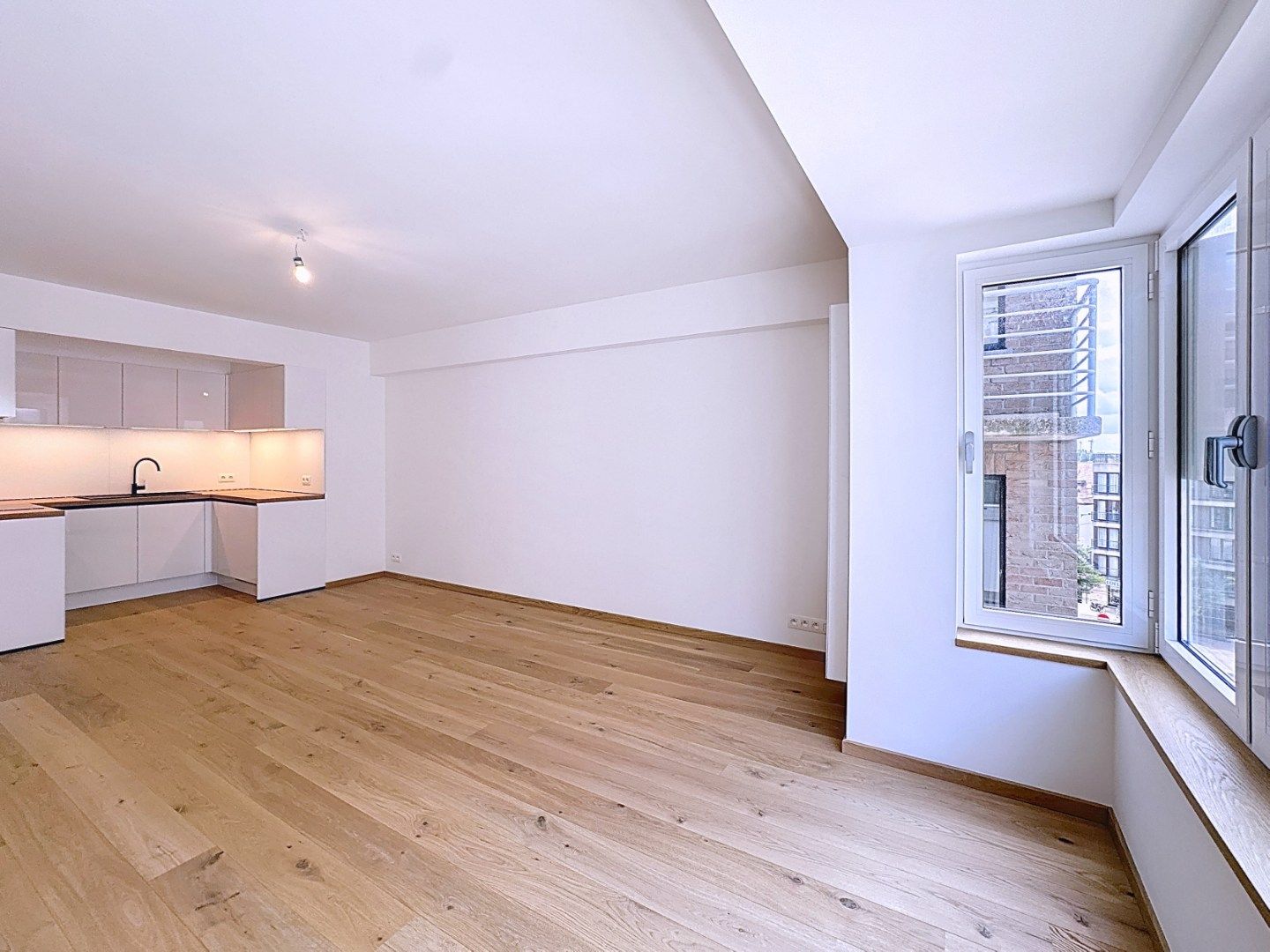 Volledig gerenoveerd appartement met 2 slaapkamers foto 3