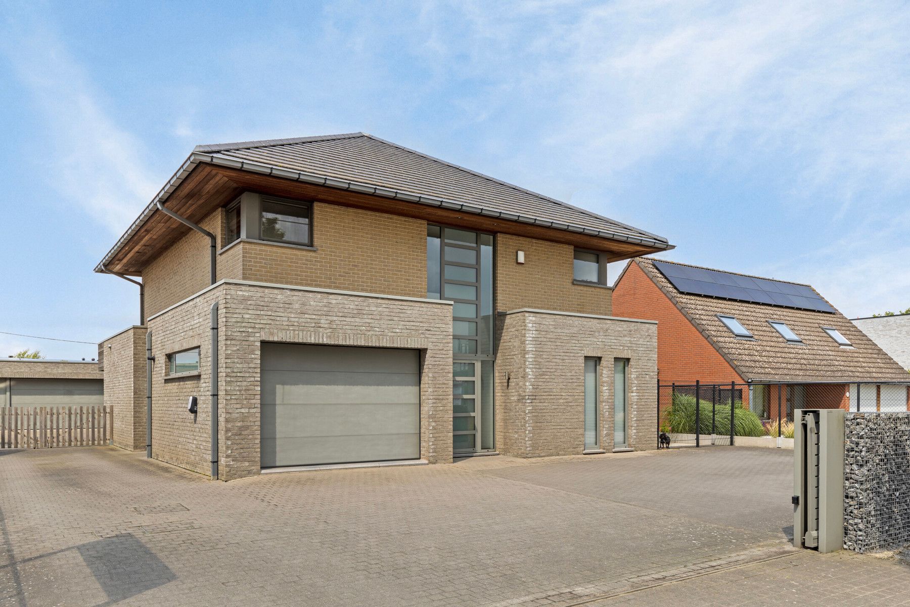 Ruime energiezuinige woning met 5 slaapkamers en bijgebouw foto 2