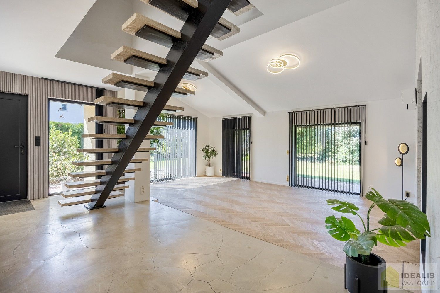 SCHITTERENDE VILLA OMRINGD DOOR PRACHTIGE TUIN MET EEN ZUIDERSE TOETS! foto 23