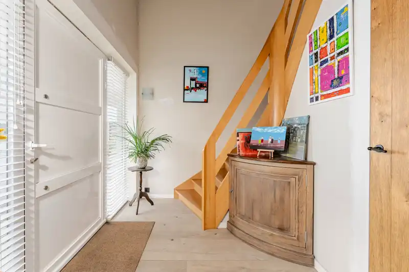 Roeselare-Gits. Opportuniteit aan de Bruggesteenweg gelegen. RUIME LUXE VILLA MET KANTOOR & MAGAZIJN , 4 slaapkamers, uiterst commercieel en zichtbaar. Recent vernieuwd ! foto 15