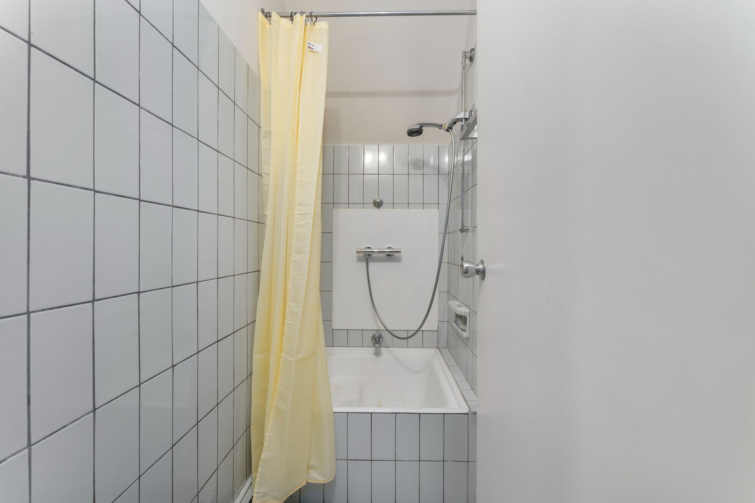 Charmante en ruime te renoveren villa op een perceel van 2.092m2 foto 21