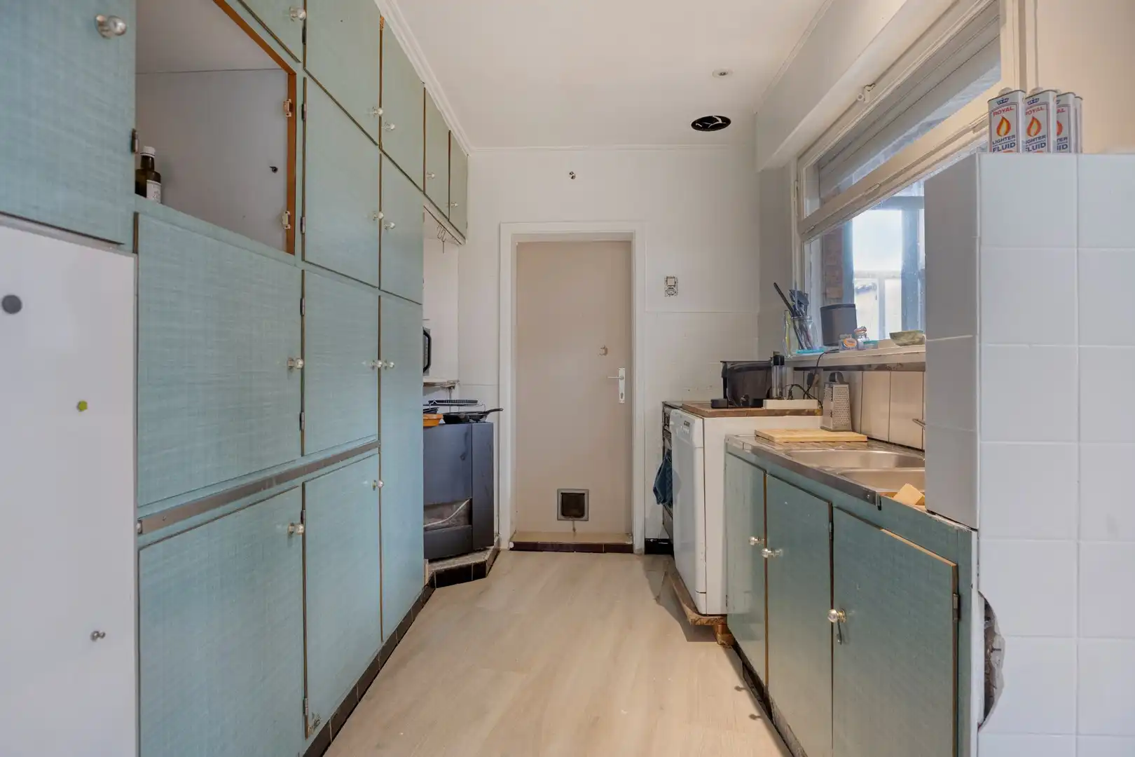 Af te werken woning met uitweg achteraan te Sint-Kruis. foto 8