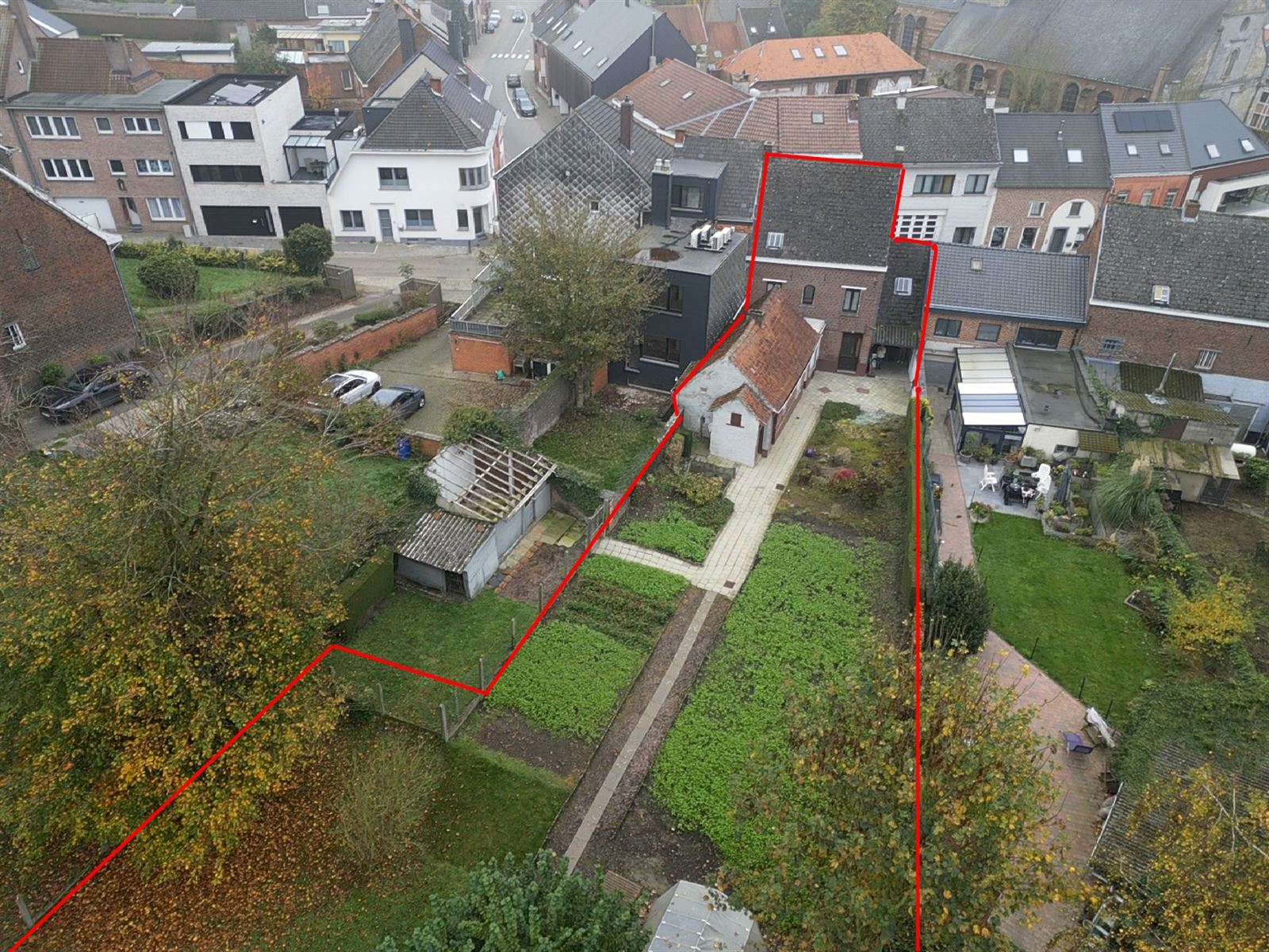 Te renoveren gezinswoning met tuin op +/- 9are foto 23