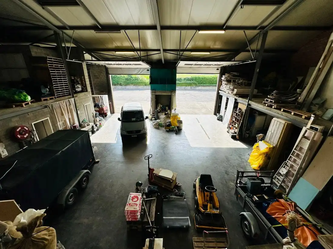 Ruim magazijn met kantoren met veel potentieel te Kuringen foto 26