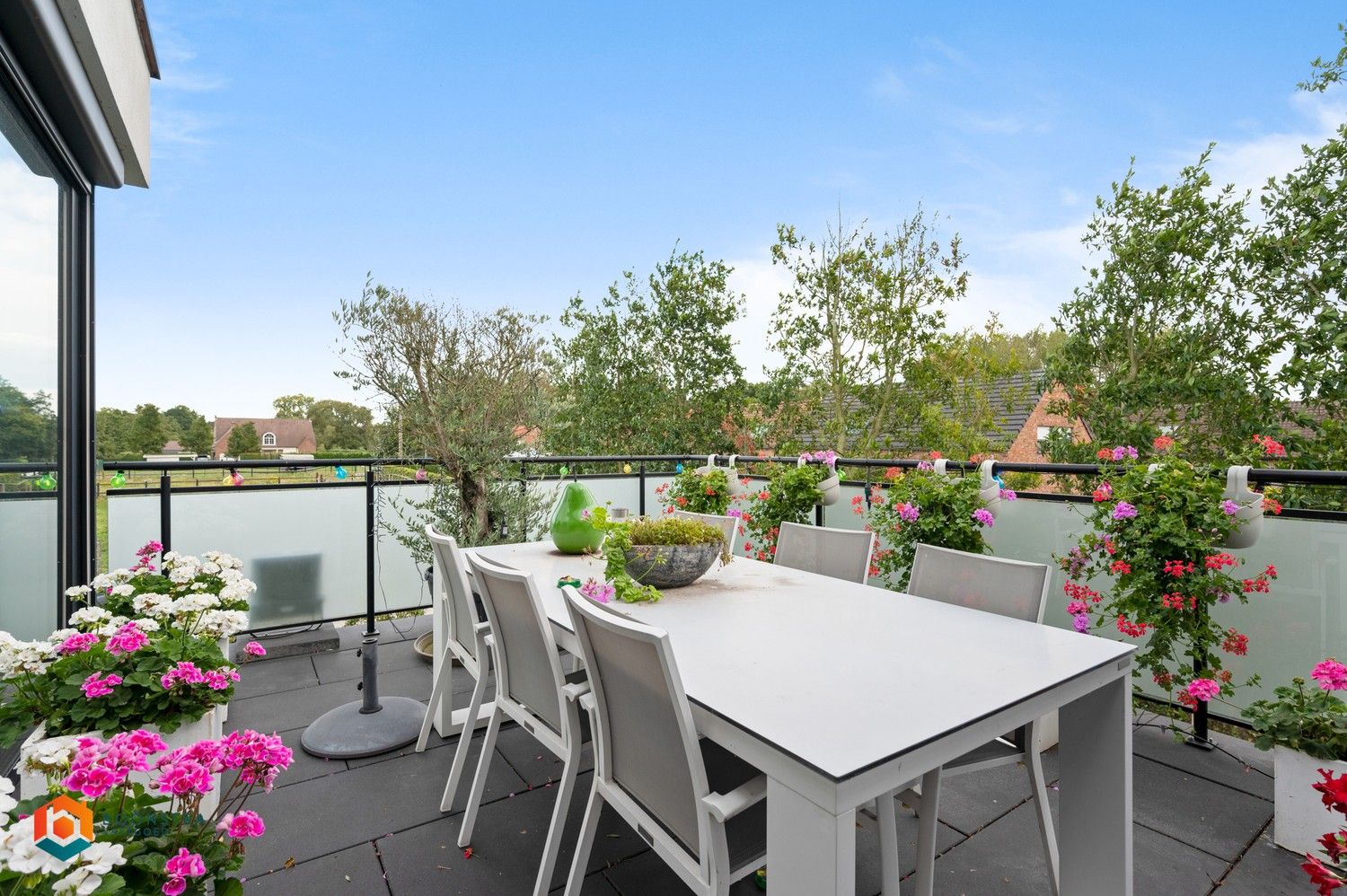 Exclusieve moderne villa met handelsruimte te Schriek foto 9