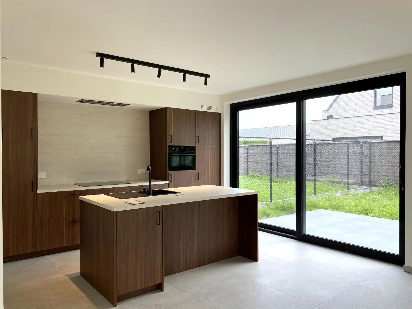 NIEUWBOUWPROJECT MET 2 INSTAPKLARE NIEUWBOUWWONINGEN MET 3 SLPKS | TUIN EN CARPORT foto 5