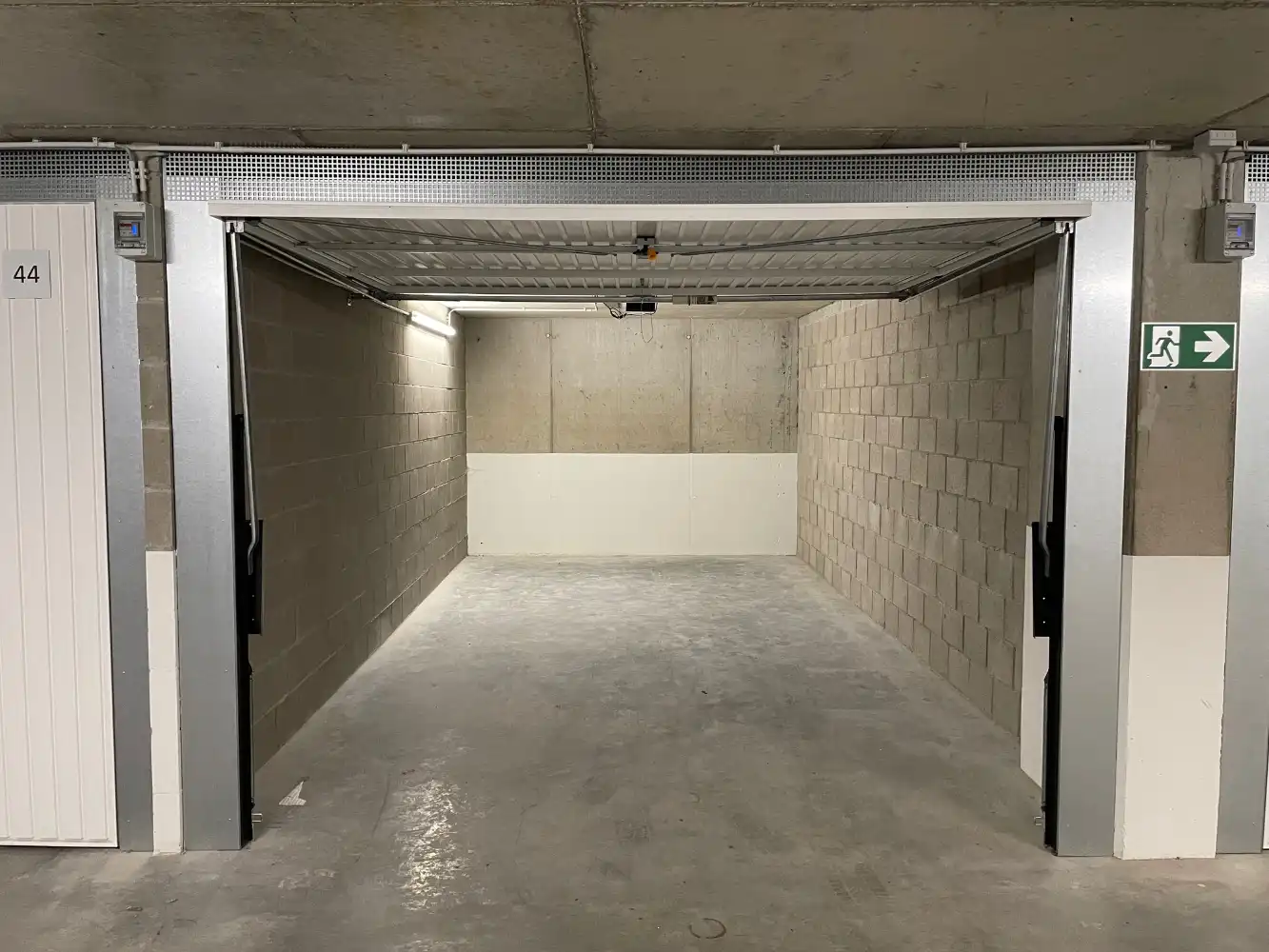 Ruime garagebox dichtbij centrum van Blankenberge. foto 2