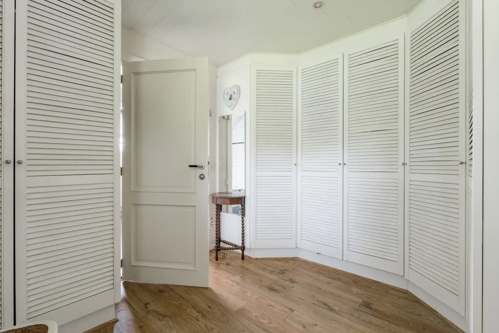 Charmante & sfeervolle, instapklare, energiecorrecte (EPC B) villa-landhuis met 5 slaapkamers, 3 badkamers, bureau én dubbele garage. foto 51