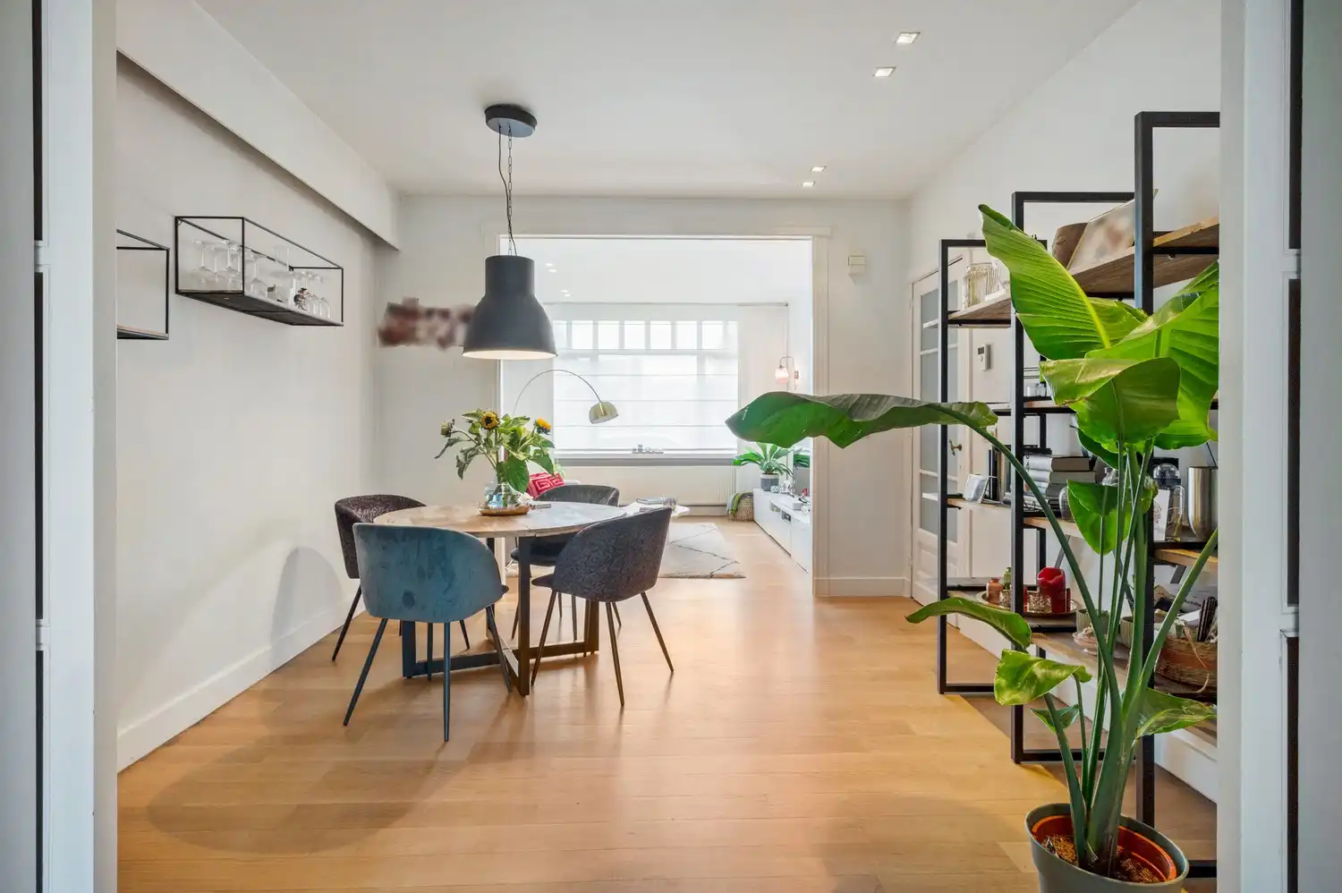 Karaktervolle gezinswoning met vier slaapkamers, tuin en ruime garage te Hove foto 7