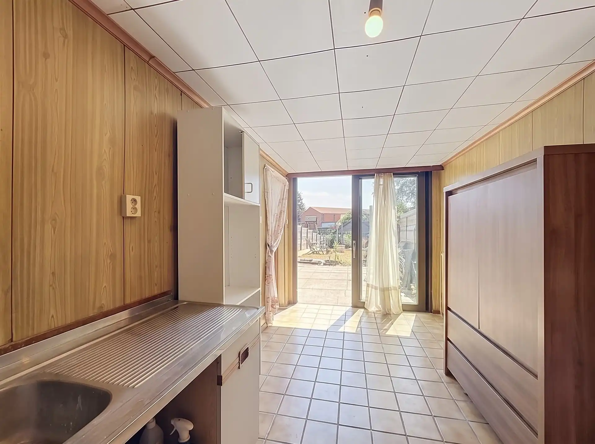 Op te frissen gezinswoning met 4 slaapkamers en tuin! foto 5