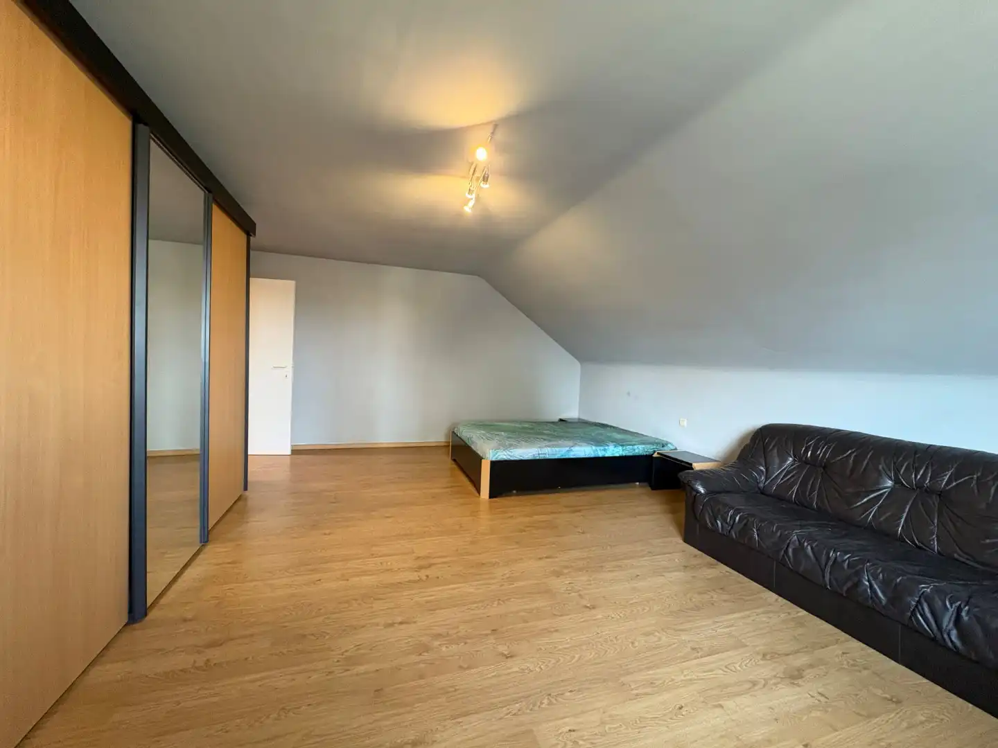 Ruime villa op perceel van 758 m² met 4 slaapkamers  foto 14
