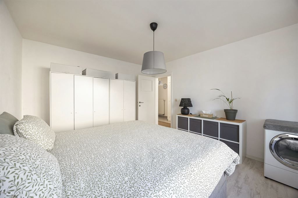 Instapklaar appartement met terras nabij Rivierenhof foto 12