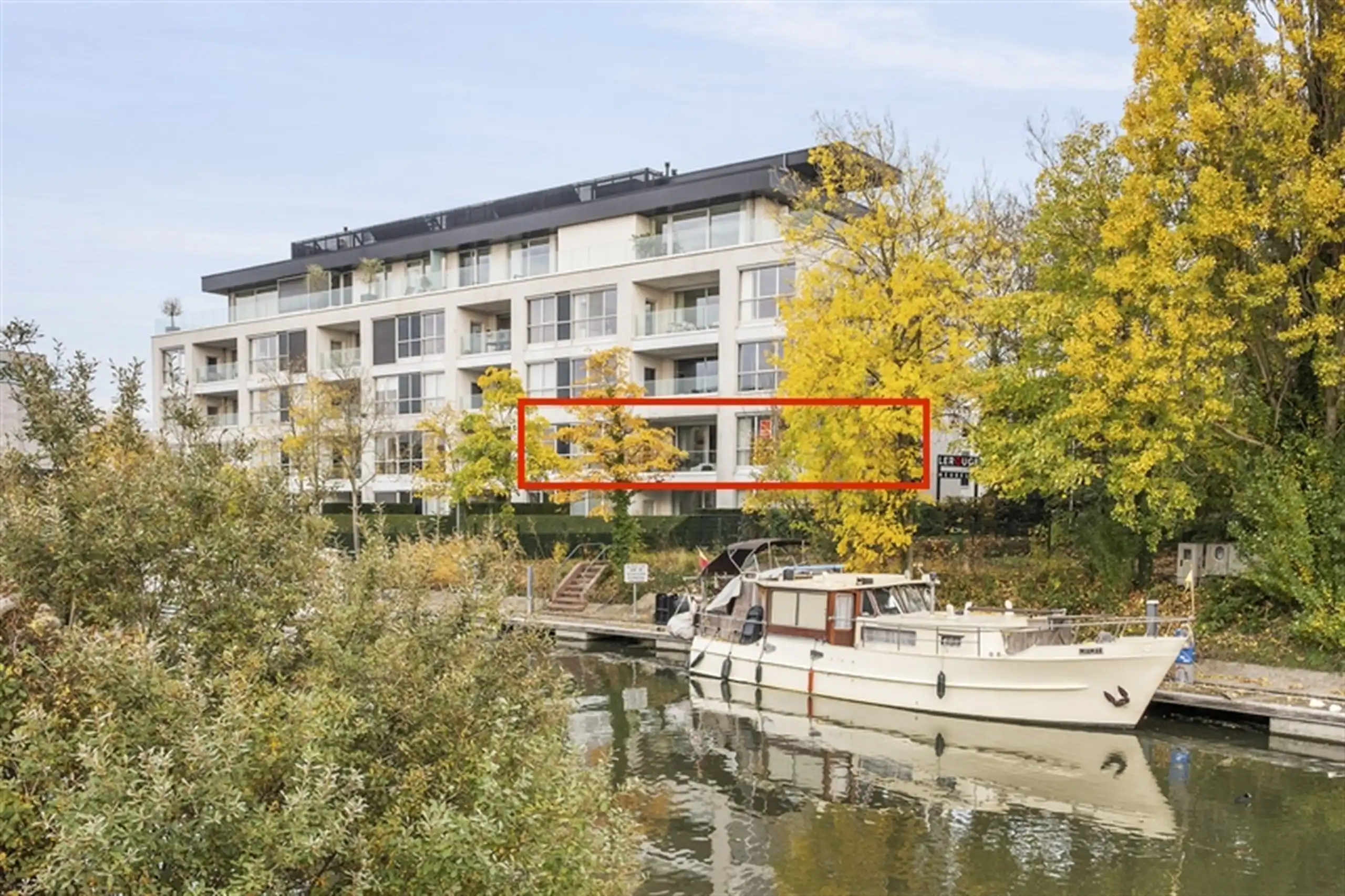 Machtig, prachtig luxe appartement met frontaal Leiezicht! foto 3