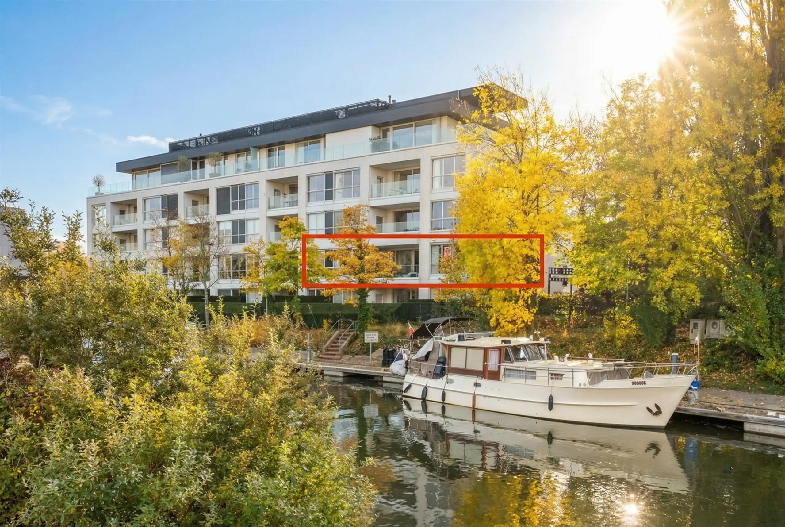 Machtig, prachtig luxe appartement met frontaal Leiezicht! foto 3