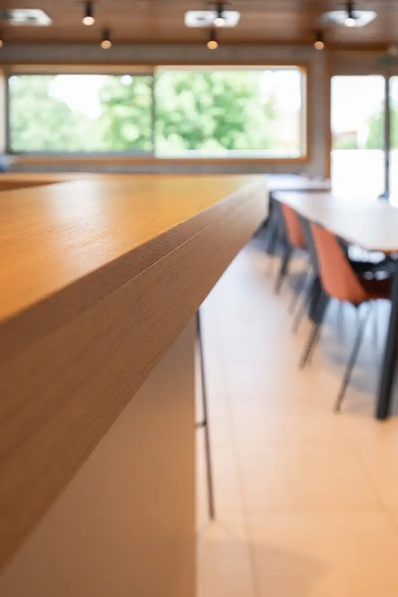 Recente en instapklare cafetaria met professionele keuken foto 16