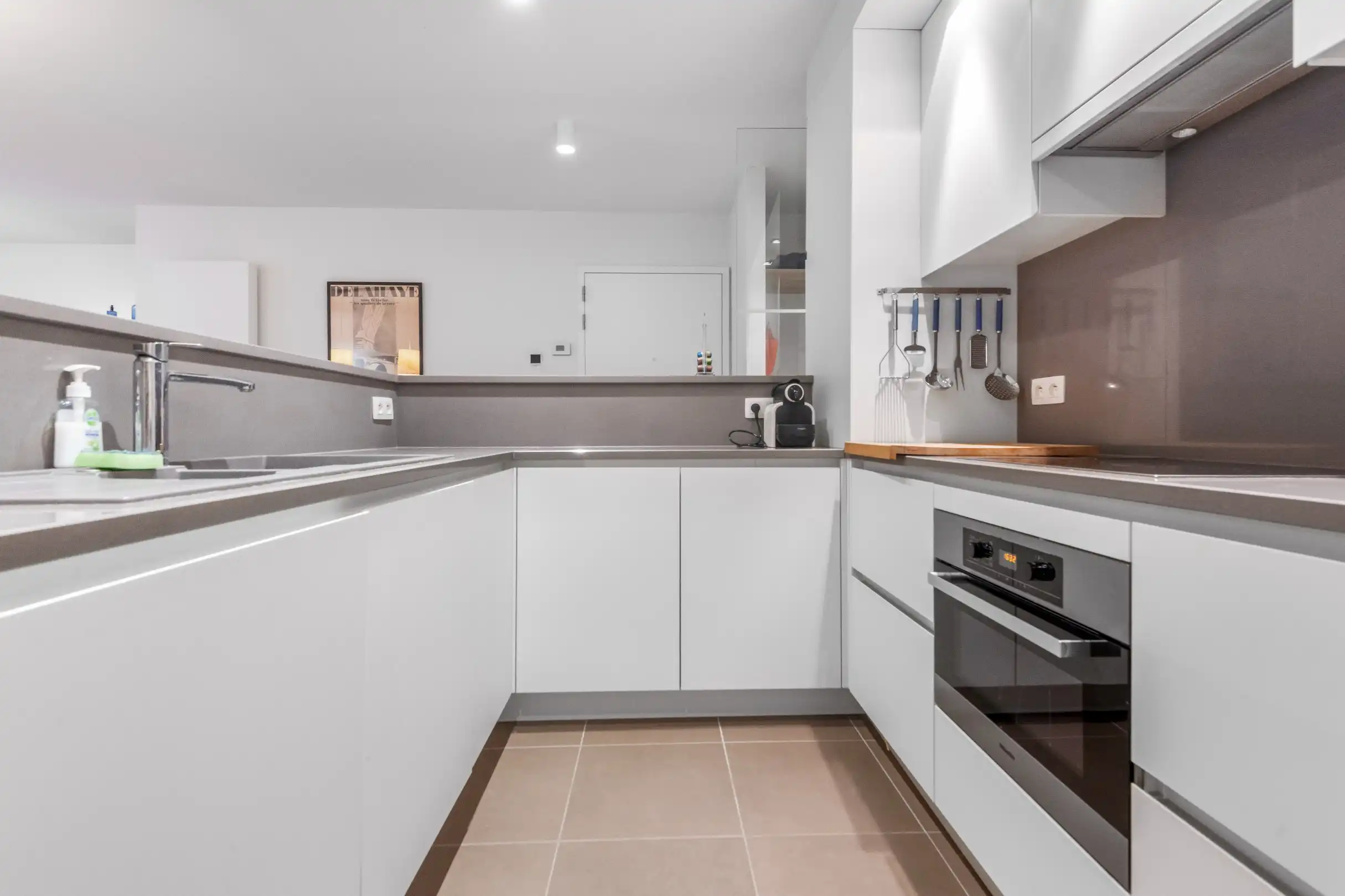 Recent, zuid-west gericht appartement gelegen op wandelafstand van de Zeedijk en het Rubensplein foto 8