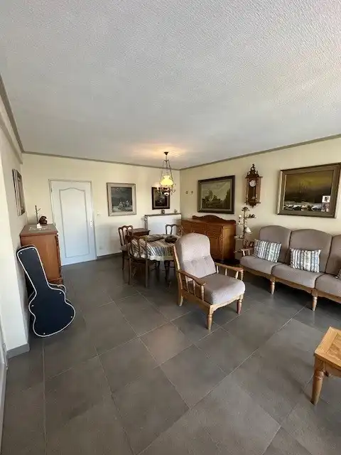 Ruim appartement met prachtig zicht op het marktplein in hartje Neerpelt! foto 9